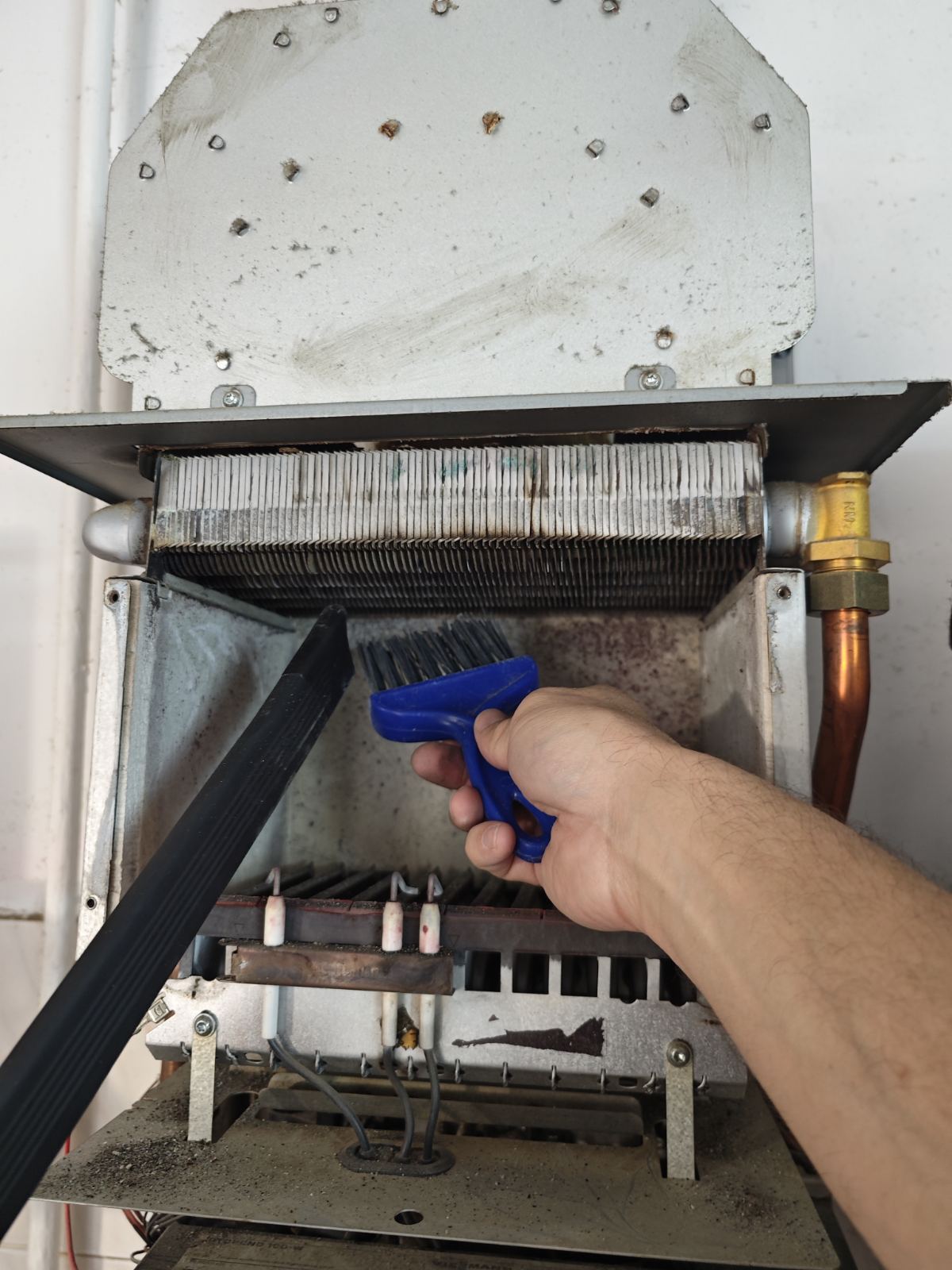 Чергове промивання теплообмінників в газовому котлі