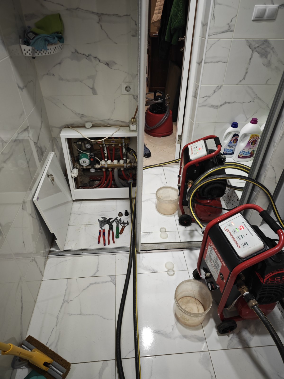 Промиваємо радіатори опалення. Те, що було в середині...