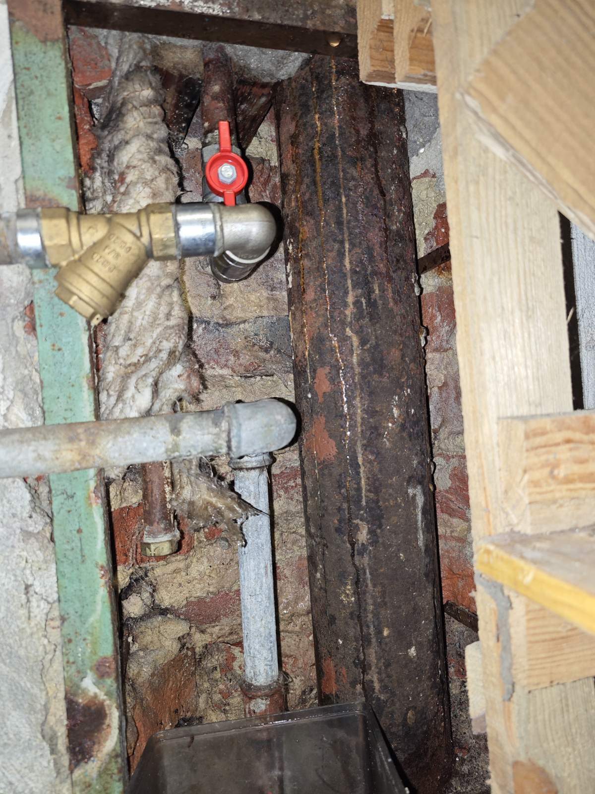 Неприхований витік води знайдено!