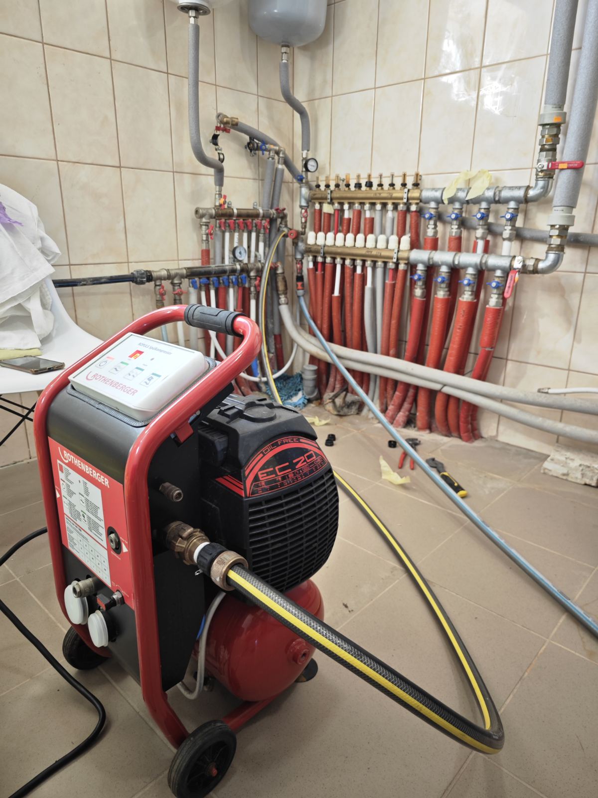 Промивання системи опалення , яке працює від теплового насосу