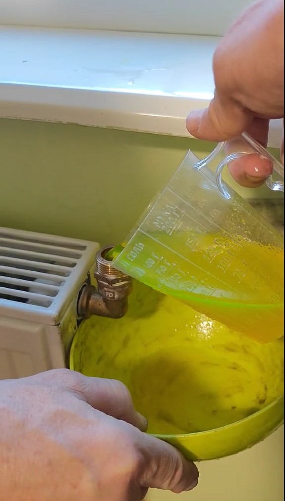 Промивання системи опалення, та заливання герметика в систему опалення