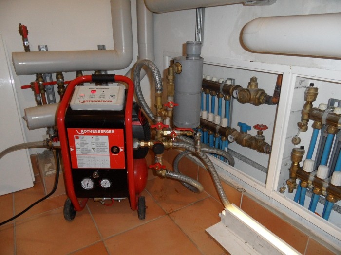 Промивання системи опалення, батарей, рушникосушарок та теплої підлоги